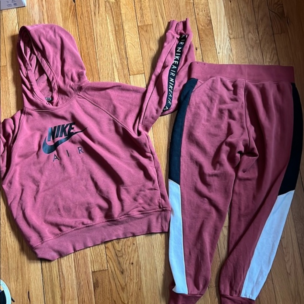 Nike women’s  Pink brick mauve sweatsuit